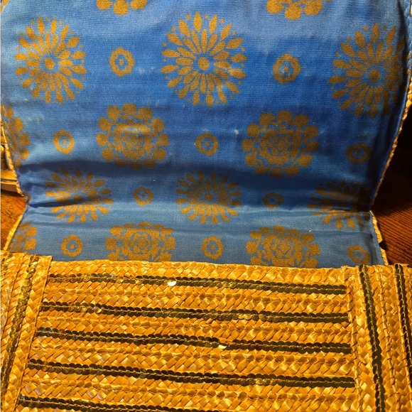 Limited Edition Crossbody Clutch - Straw with Golden Sequins & Blue Lining 💛 - Picture 5 of 5
